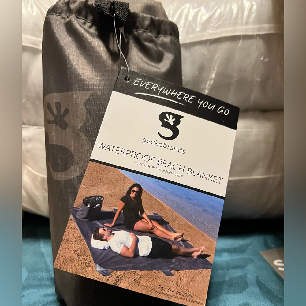 Geckobrands waterproof beach blanket. NWT